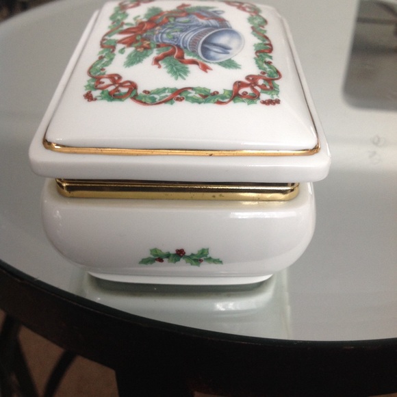 Heritage house music porcelain trinket box - Picture 2 of 5